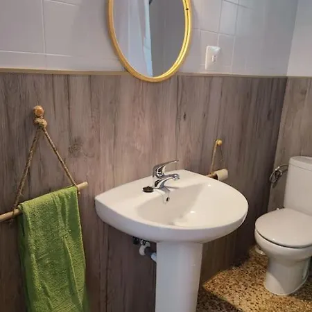 Hébergement de vacances With Pool In The Mountains.