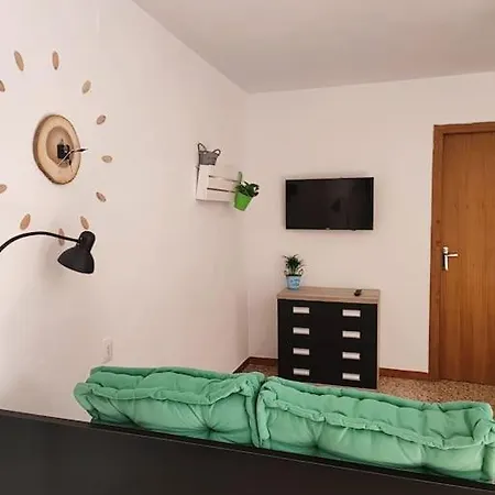 With Pool In The Mountains. Hébergement de vacances